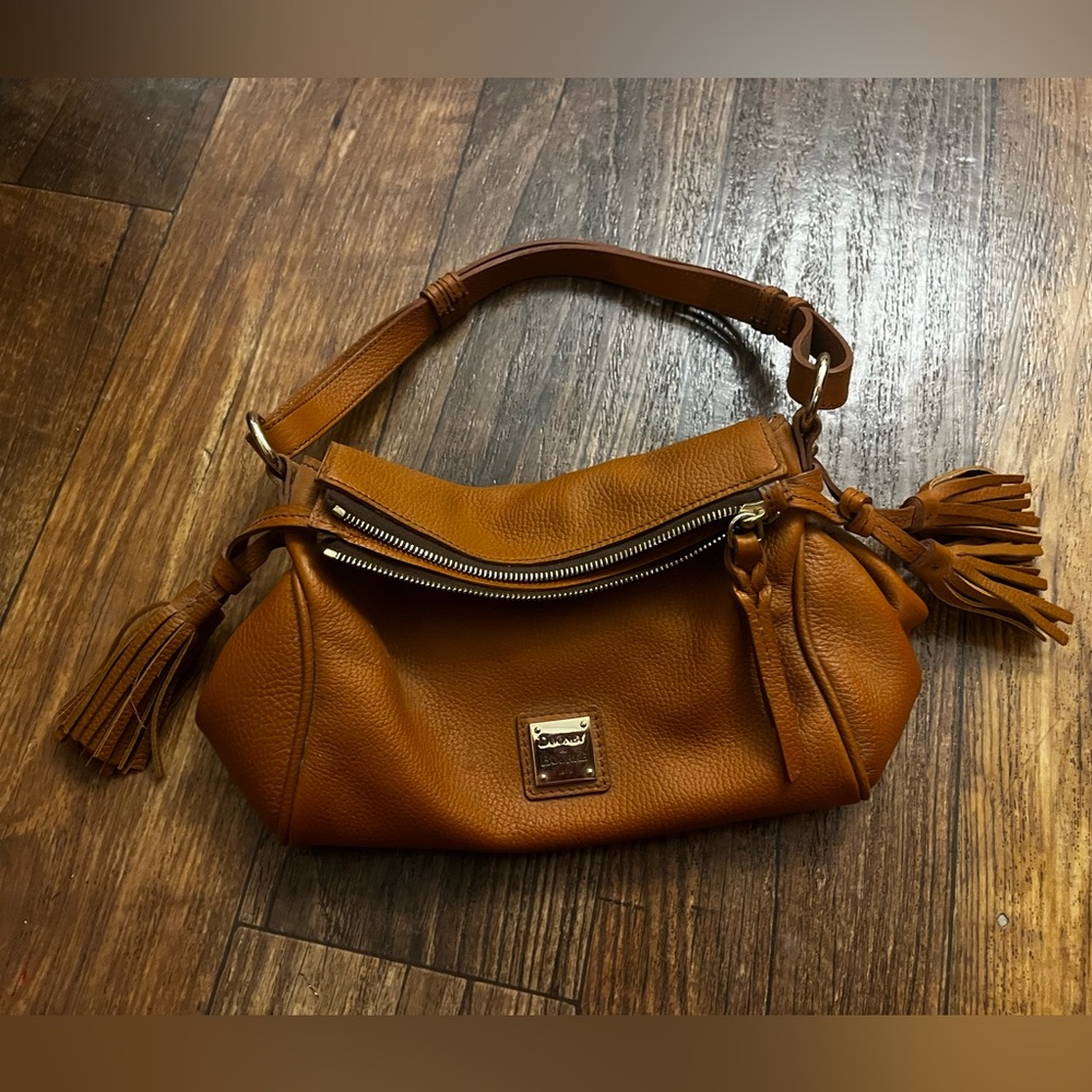🤎dooney & bourke🤎leather purse with tassels